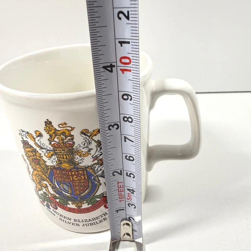 Queen Elizabeth II 1977 Silver Jubilee Mug Purbeck Ceramics UK England White